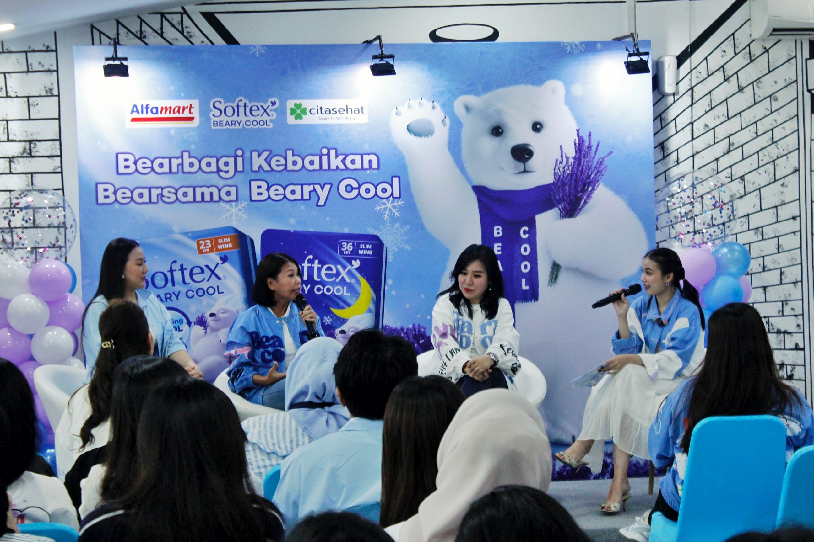 News Banner Alfamart dan Softex Beary Cool Kolaborasi Bikin Toilet Sekolah Lebih Layak